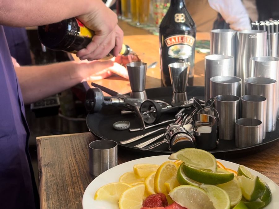 Fully staffed bar, you don't need to worry about staff
